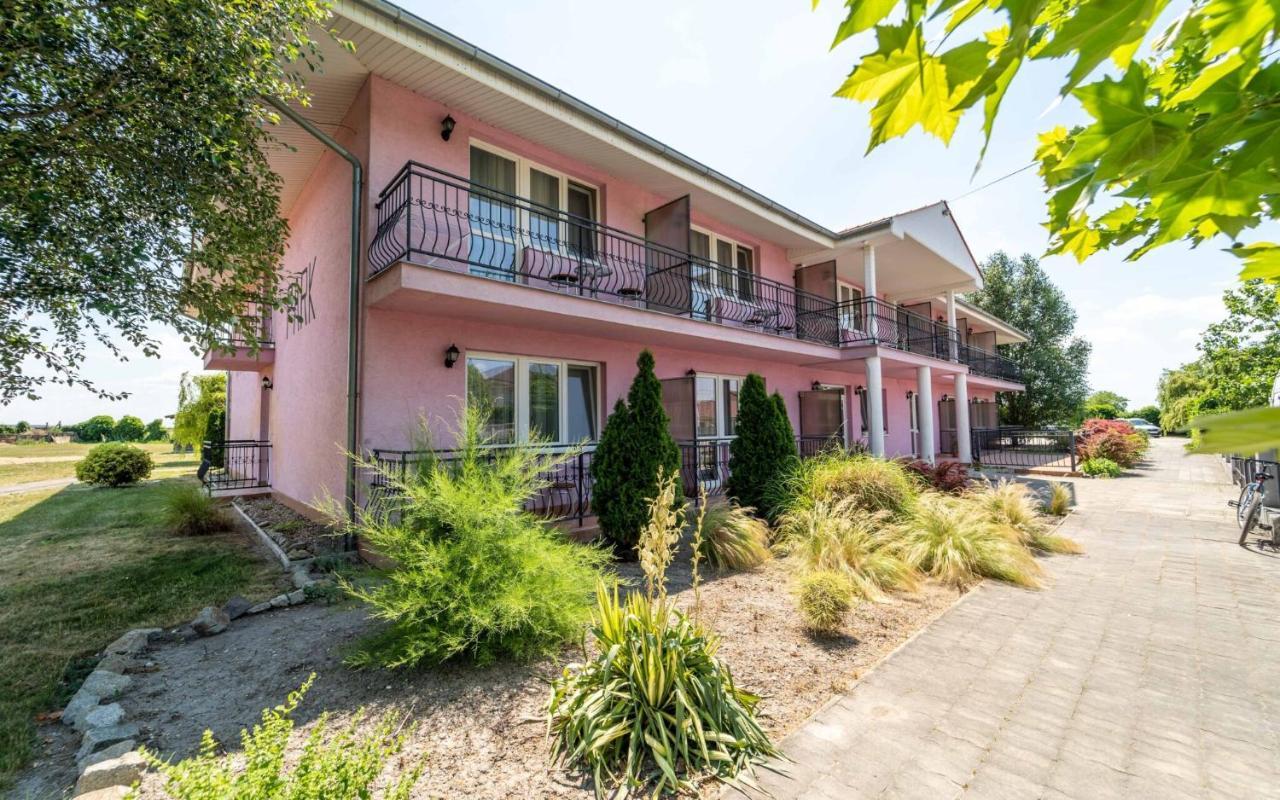 Apartmány Karmon Park Veľký Meder Kültér fotó