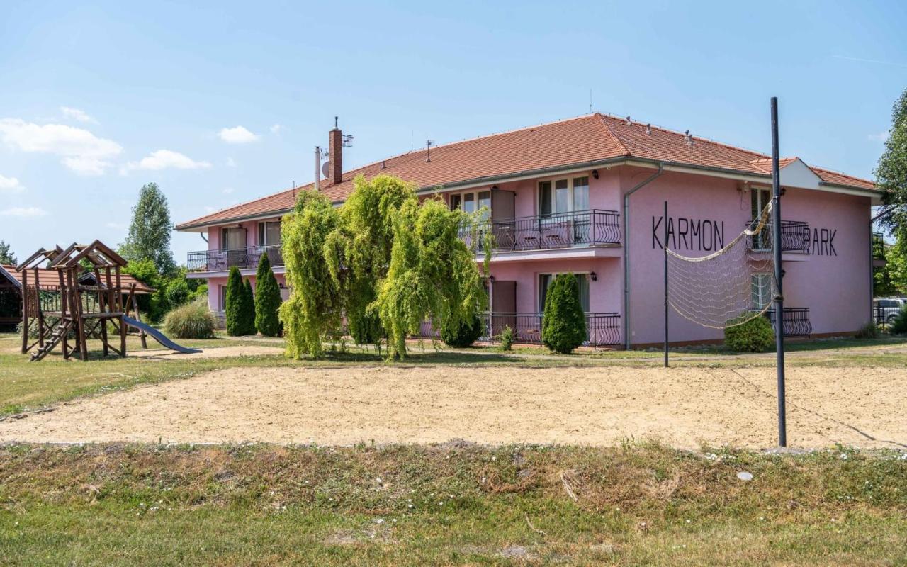 Apartmány Karmon Park Veľký Meder Kültér fotó