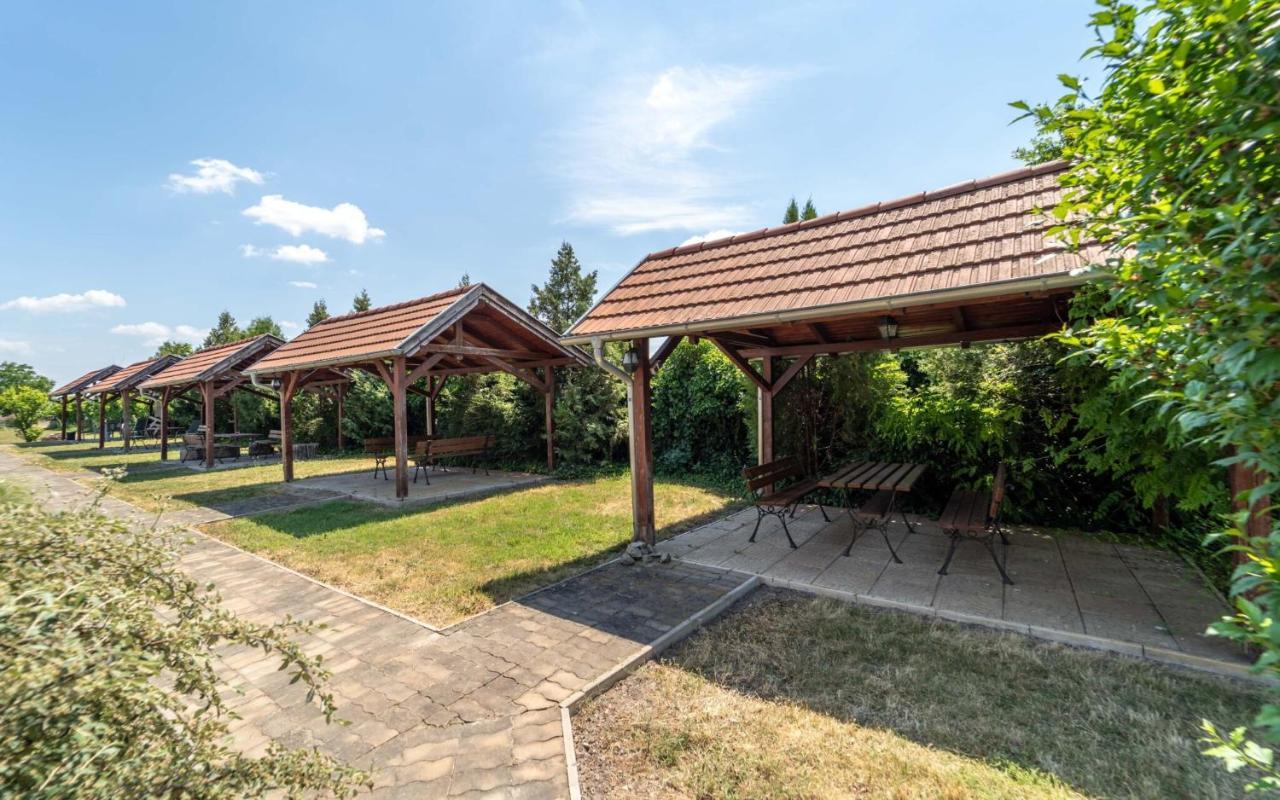 Apartmány Karmon Park Veľký Meder Kültér fotó